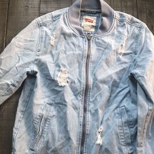 Levi & Strauss - Blue Jean Jacket (Ripped)